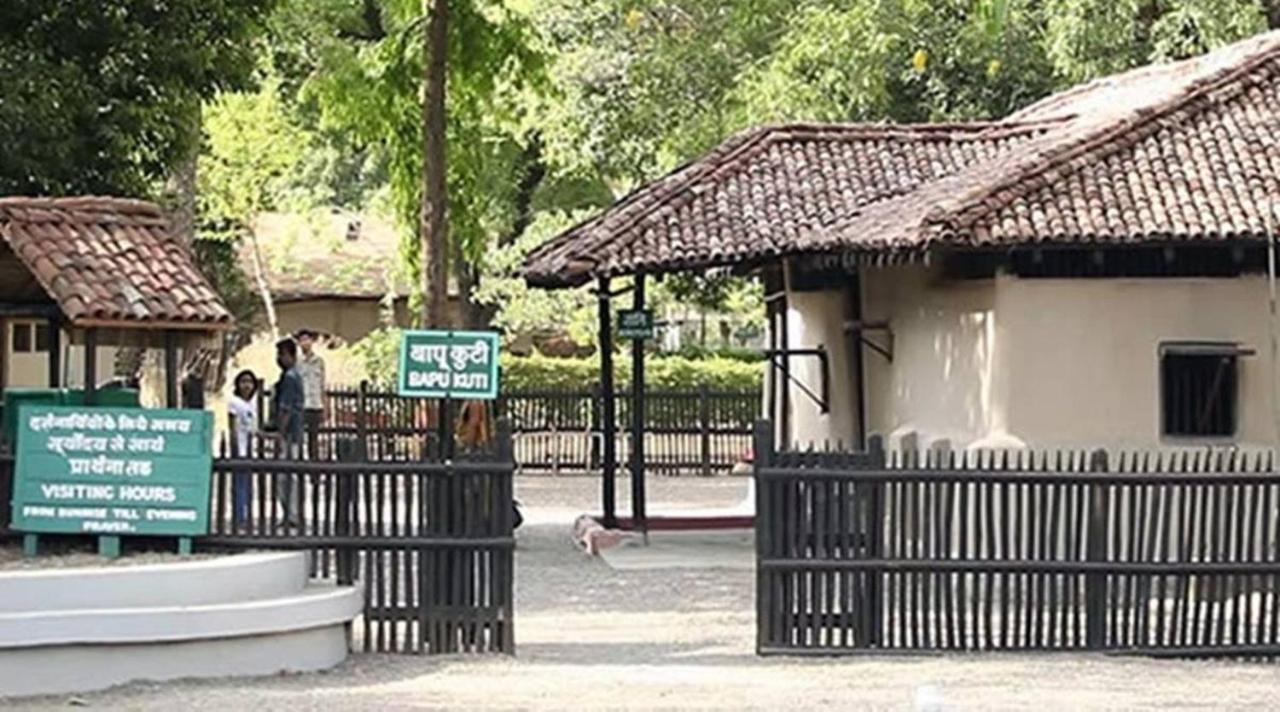 Holiday Inn Express Ahmedabad Prahlad Nagar By Ihg Eksteriør bilde