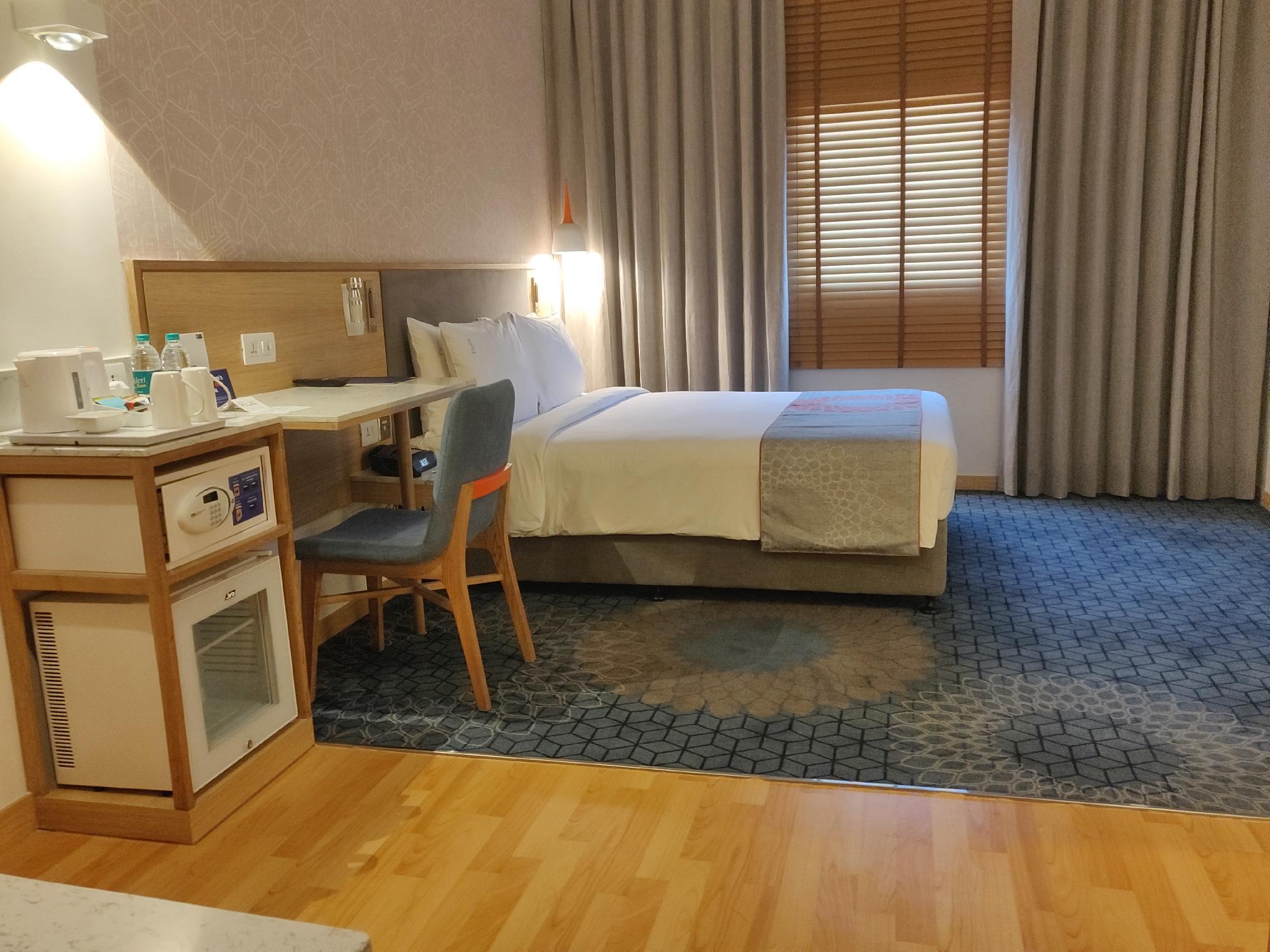Holiday Inn Express Ahmedabad Prahlad Nagar By Ihg Eksteriør bilde