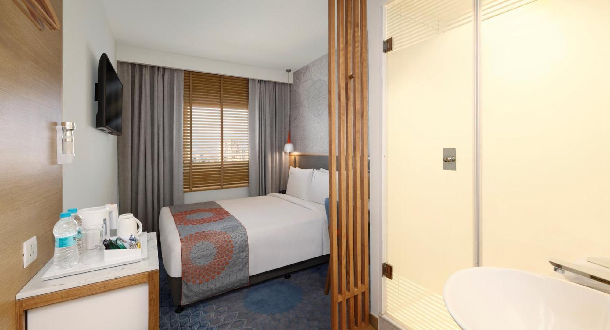 Holiday Inn Express Ahmedabad Prahlad Nagar By Ihg Eksteriør bilde
