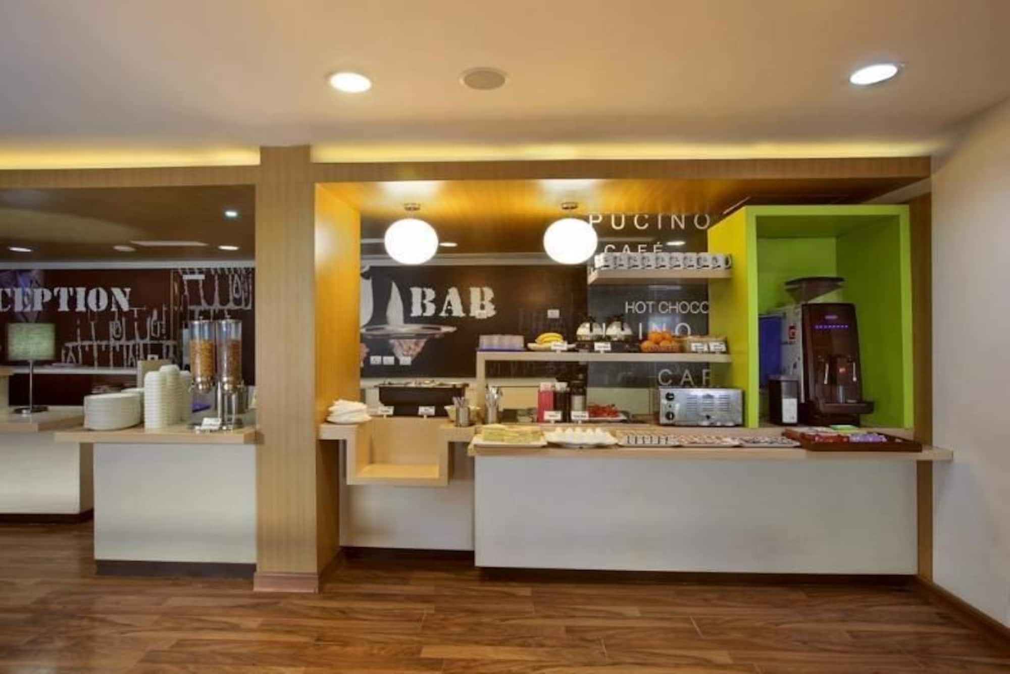 Holiday Inn Express Ahmedabad Prahlad Nagar By Ihg Eksteriør bilde