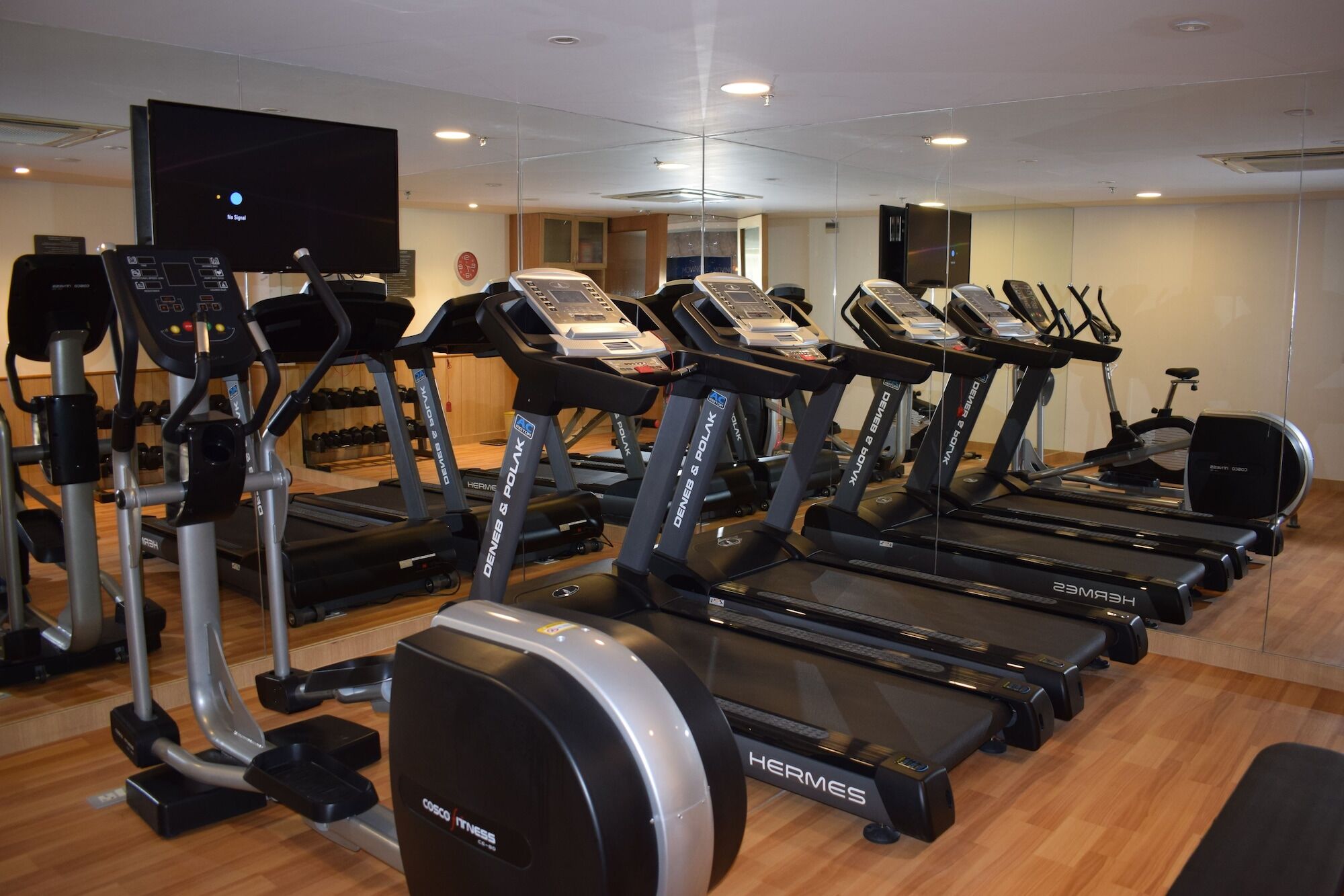 Holiday Inn Express Ahmedabad Prahlad Nagar By Ihg Eksteriør bilde