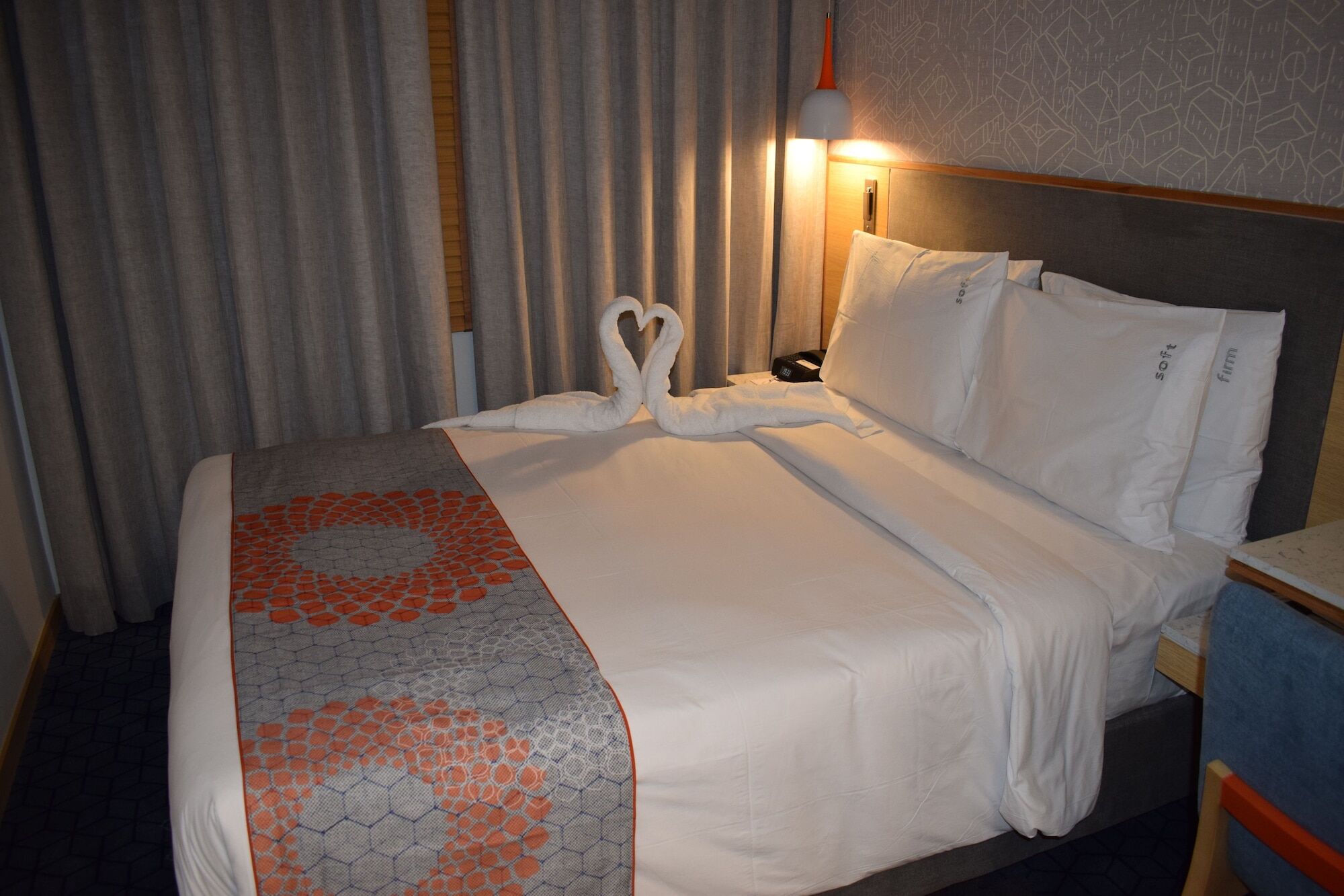 Holiday Inn Express Ahmedabad Prahlad Nagar By Ihg Eksteriør bilde